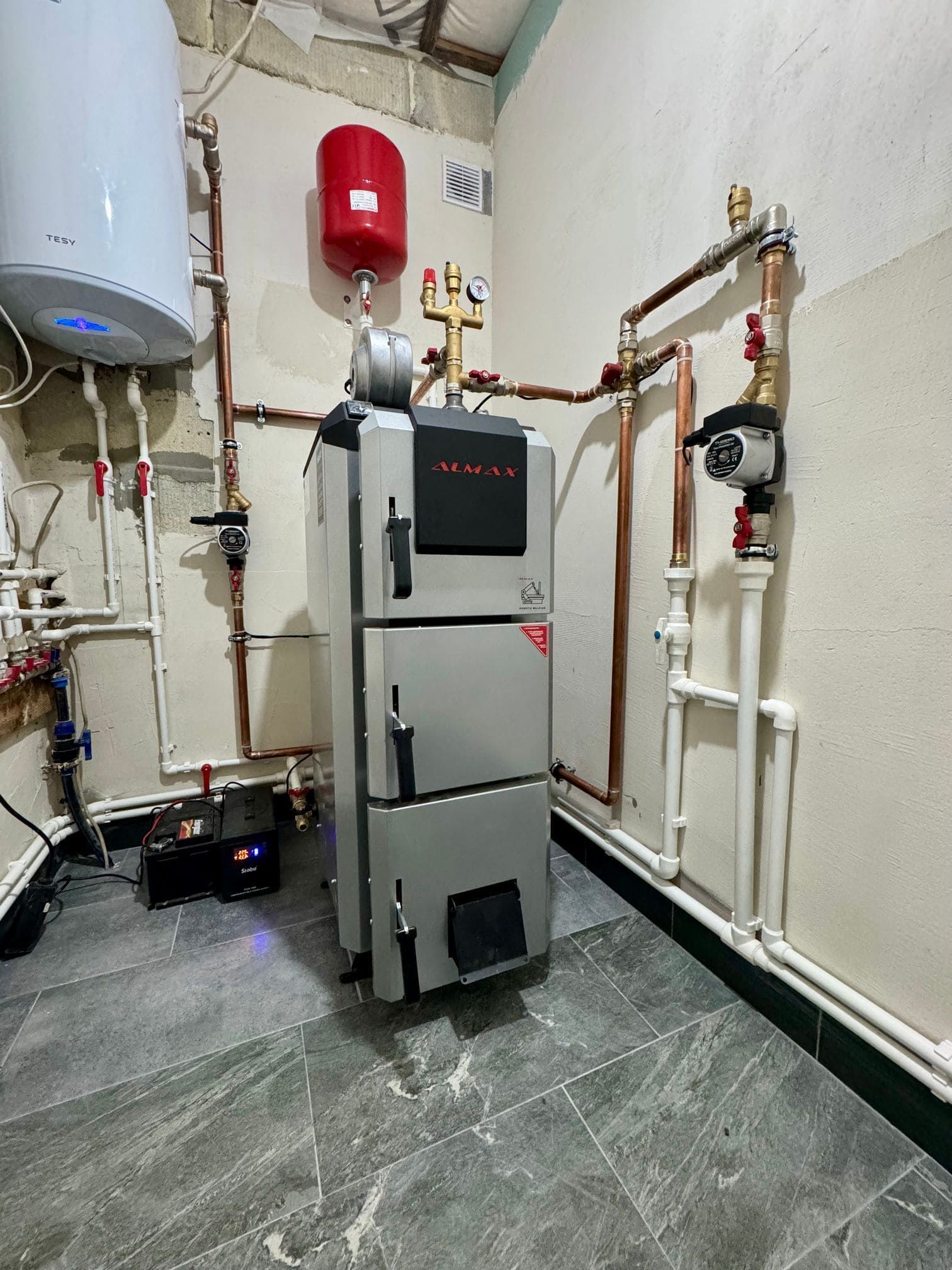 Instalarea cazanului pe combustibil solid ALMAX in Falesti
